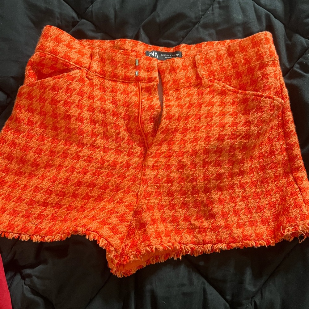 Shorts from Zara. Only worn once!